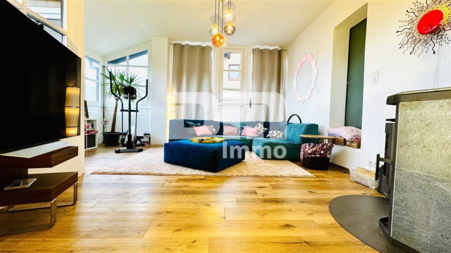 Teilsaniertes Ein - Zweifamilienhaus + Nutzflächen mit Anbau in Traumlage mit Panoramablick - WE1 EG Wohn / Esszimmer offen / 2x Zugang Balkon